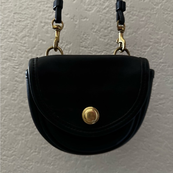 Vintage Coach Black Leather Turnlock Crossbody/Mini Belt Bag 9826 - Picture 3 of 10